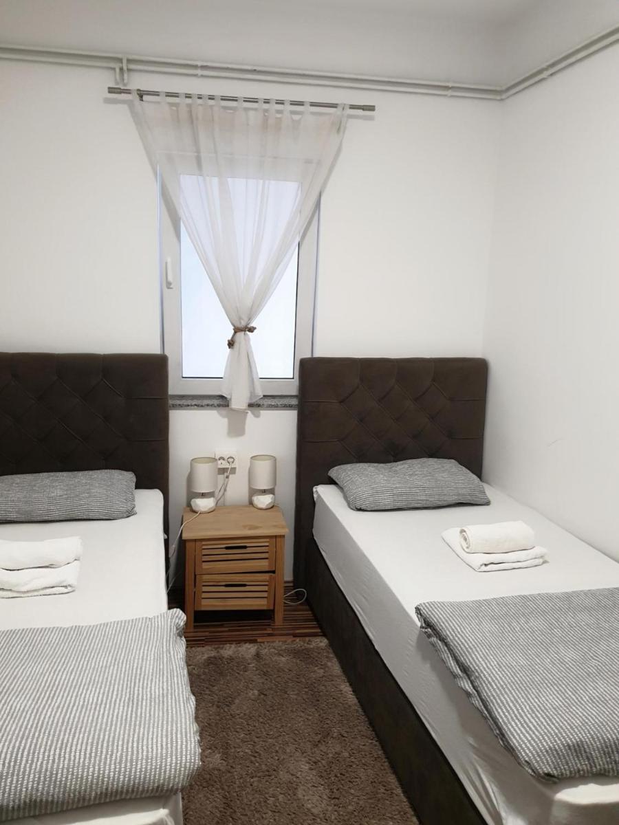Apartment Laura & Lucija - Housity