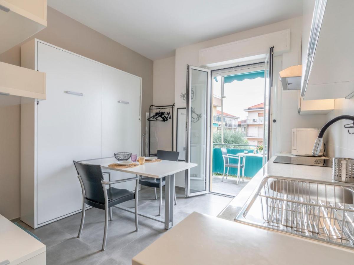 Studio Terrazzino vista Mare by Interhome - Housity