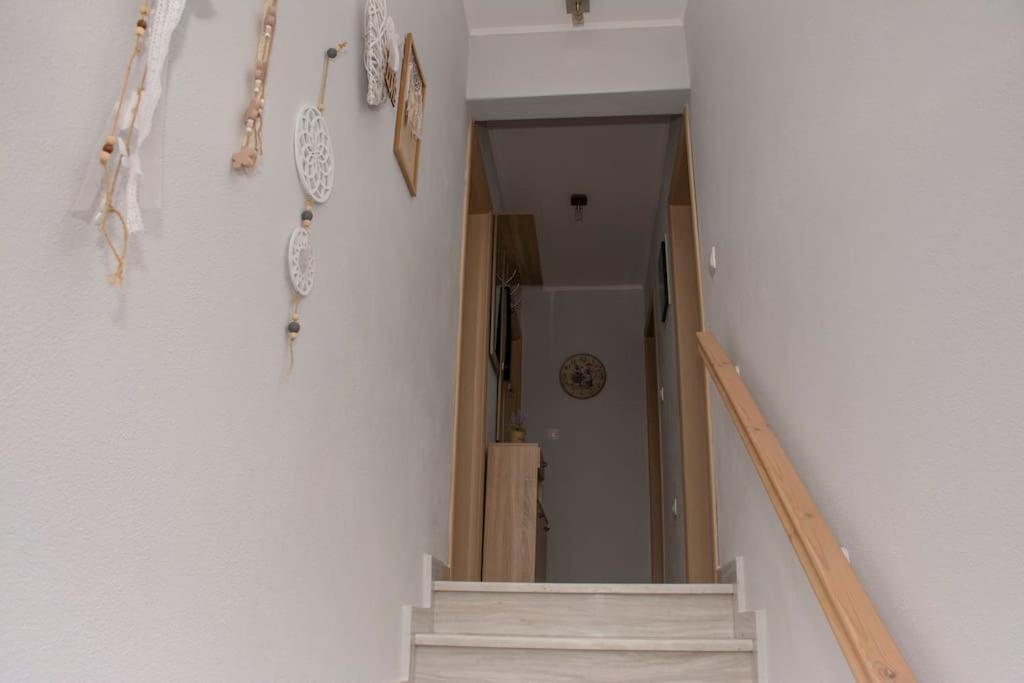 Anadora 2: Hospitable stone house with yard - Housity