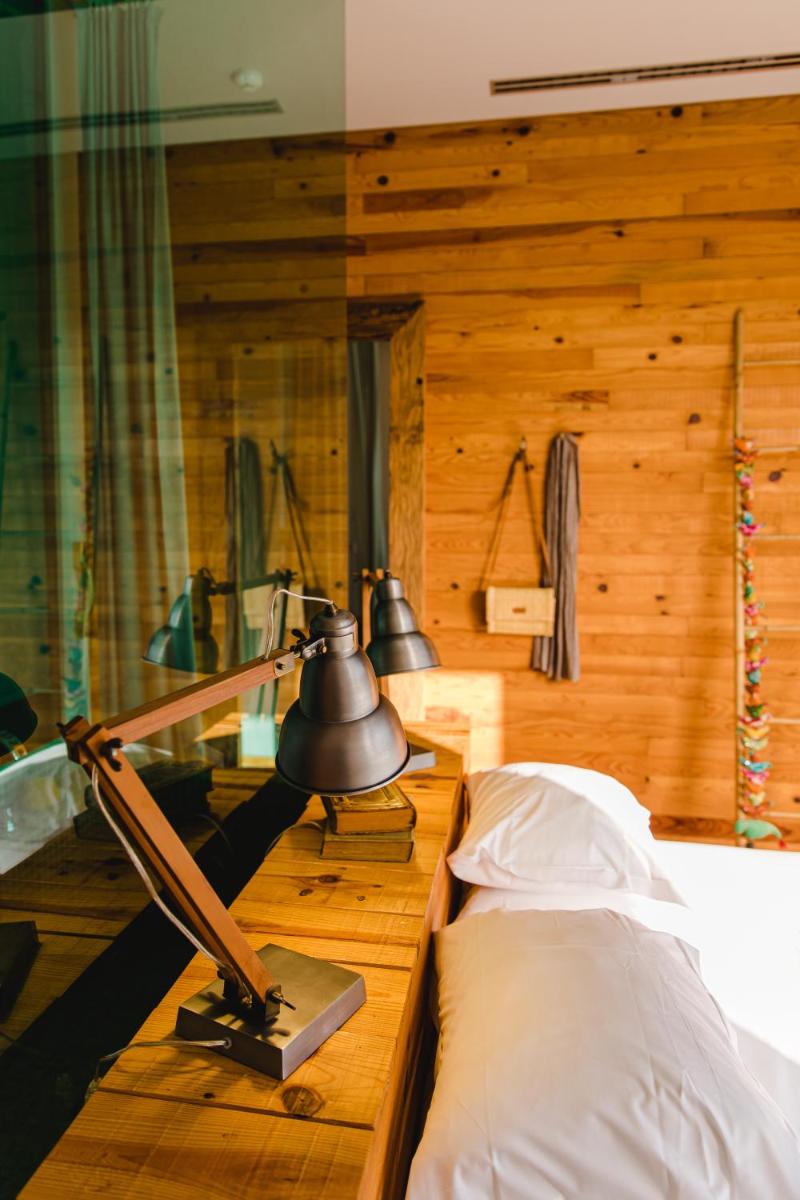 Uma cama ou camas num quarto em Cooking and Nature - Emotional Hotel