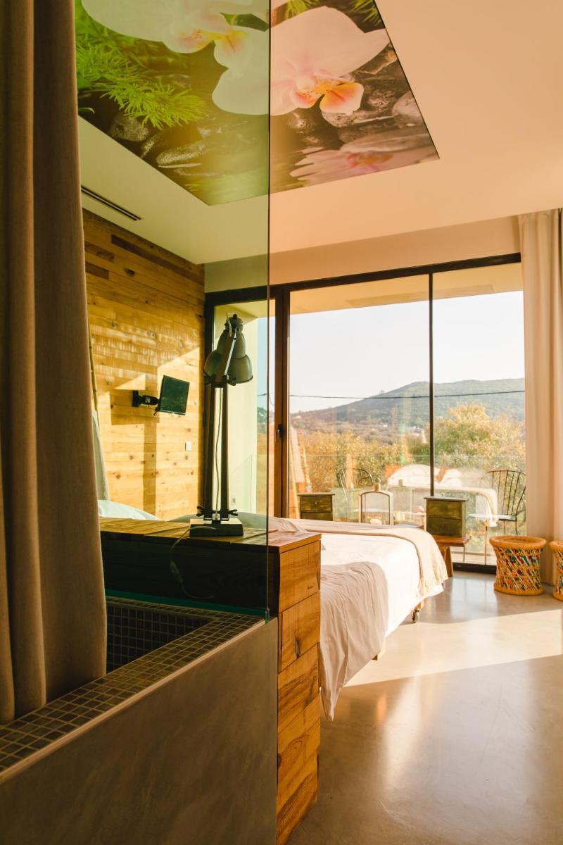 Uma vista geral da montanha ou uma vista da montanha a partir do hotel