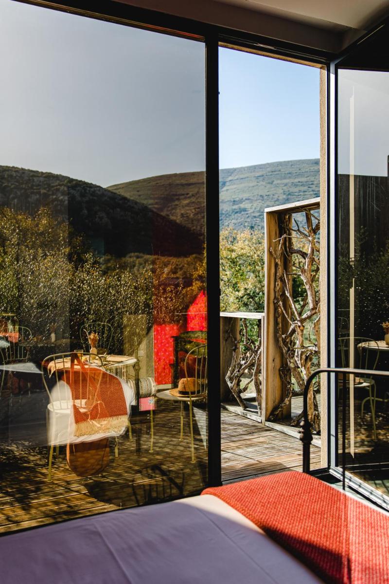 Uma vista geral da montanha ou uma vista da montanha a partir do hotel
