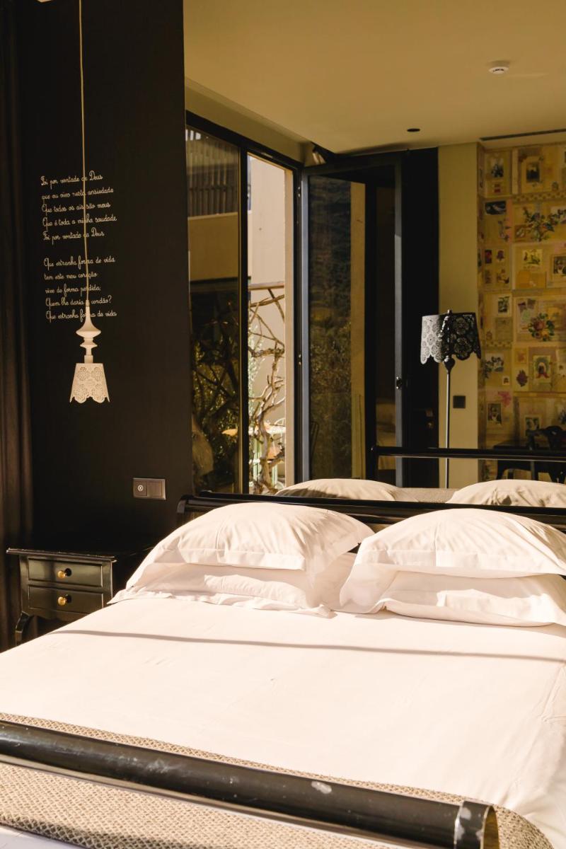 Uma cama ou camas num quarto em Cooking and Nature - Emotional Hotel