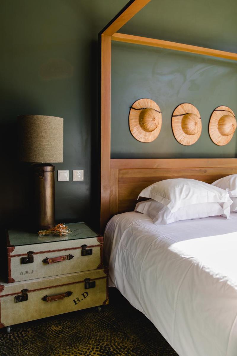 Uma cama ou camas num quarto em Cooking and Nature - Emotional Hotel