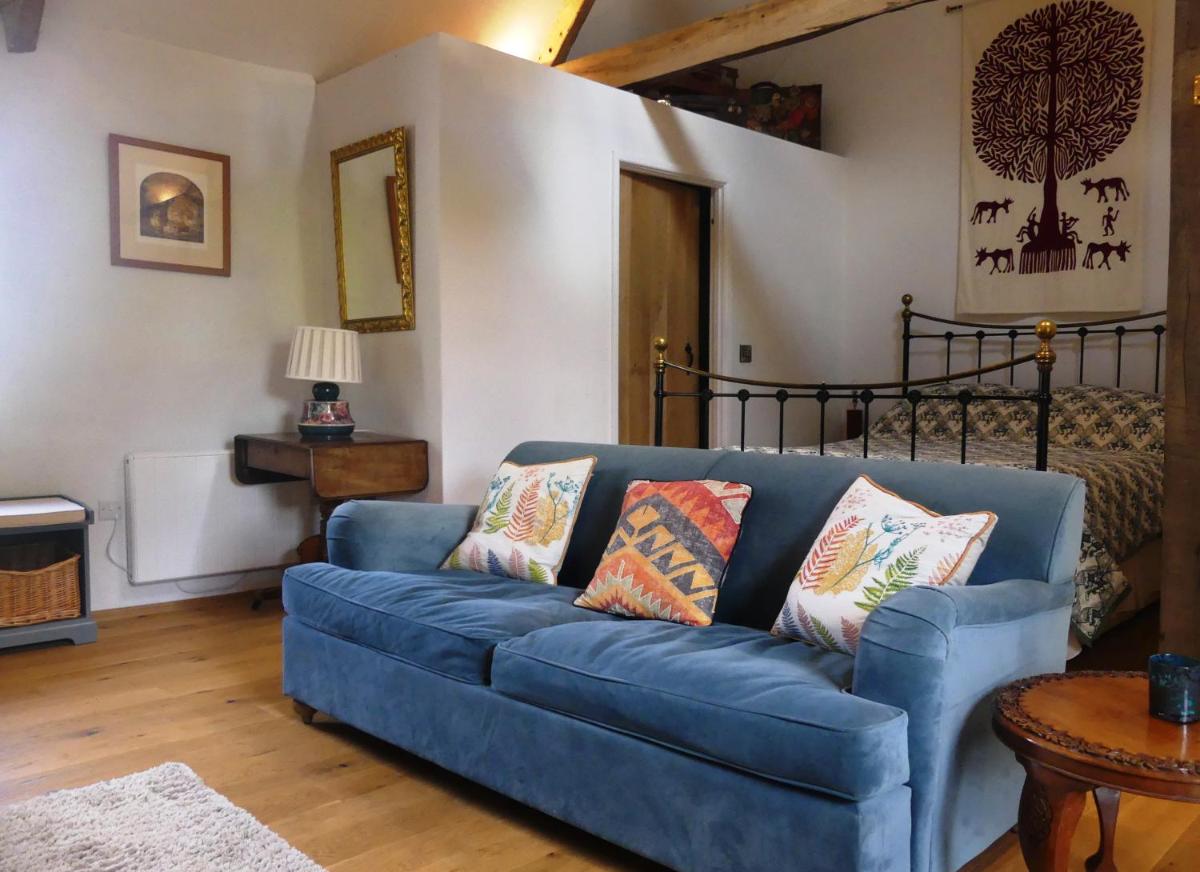 Rural 17th century barn studio apartment - Housity