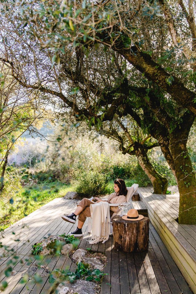 Um jardim no exterior de Cooking and Nature - Emotional Hotel