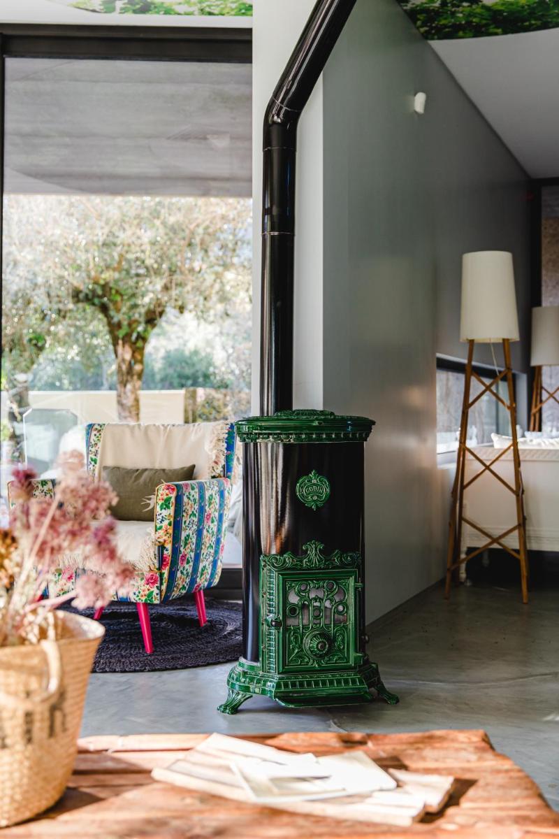 Um jardim no exterior de Cooking and Nature - Emotional Hotel