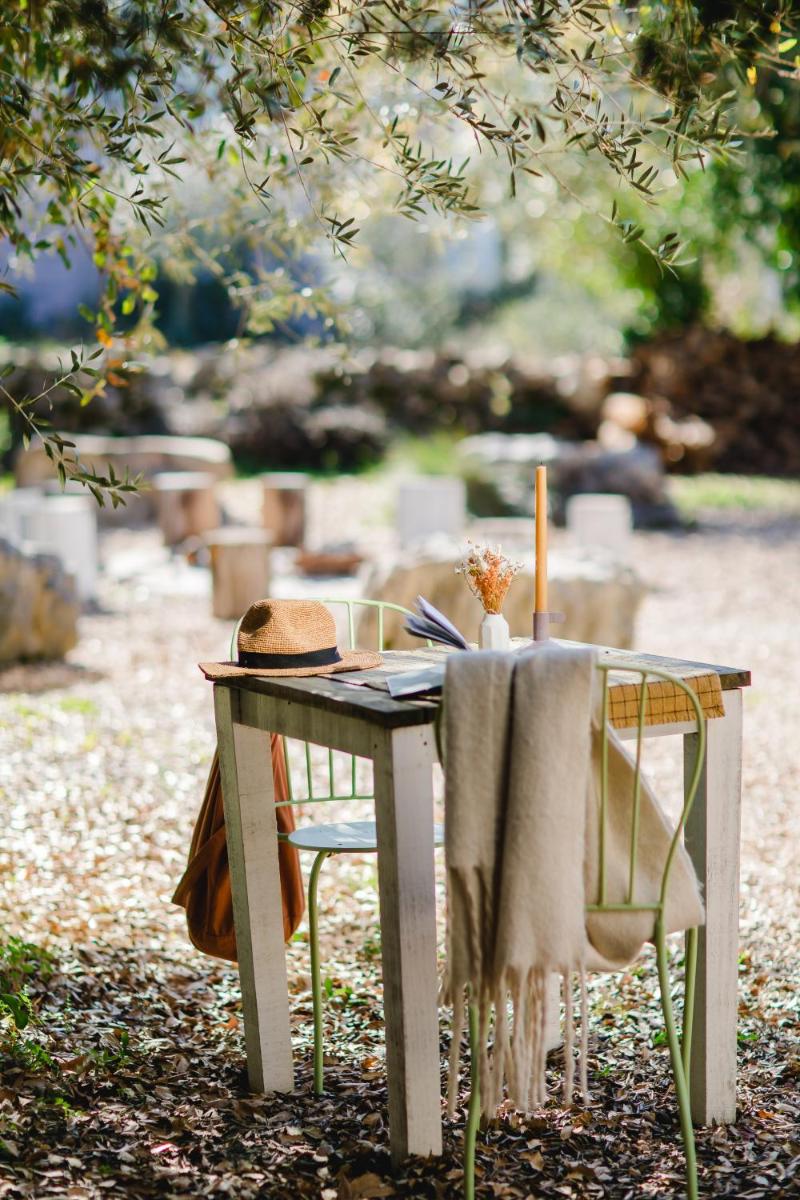 Um jardim no exterior de Cooking and Nature - Emotional Hotel