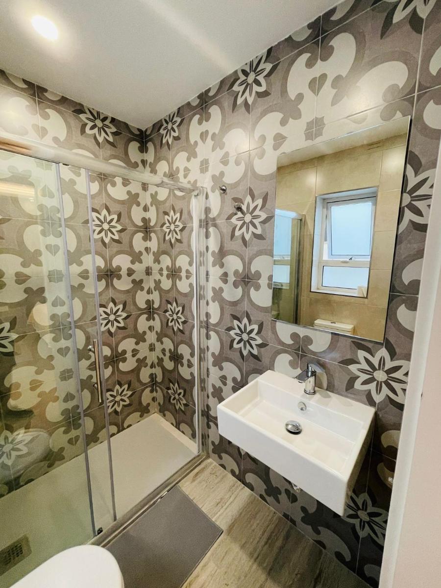 Suitetrails - Ana Seafront Haven Apartment