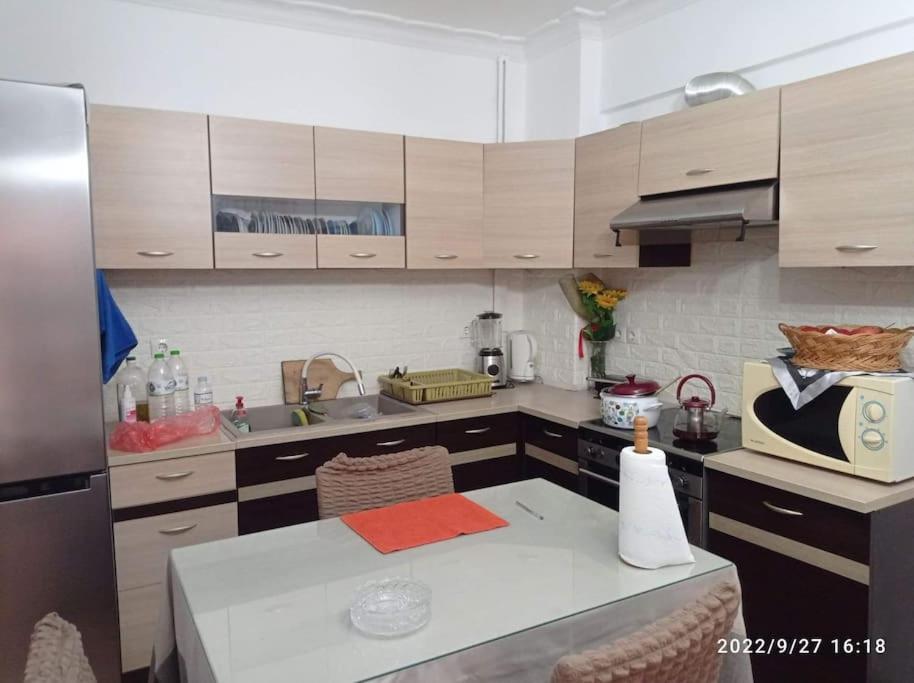 Omorpho diamerisma se polukatoikia kentro peristeri - Housity