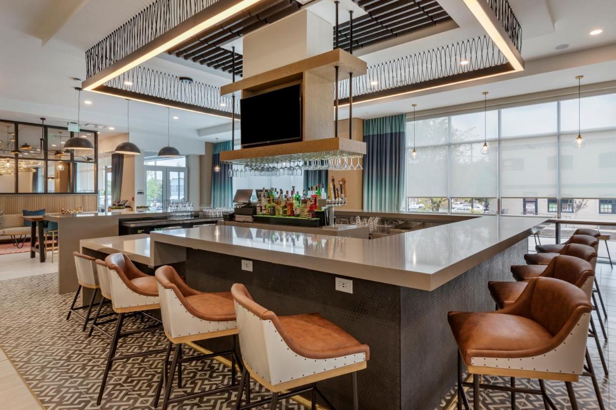 Cambria Hotel Columbia Downtown the Vista - Housity