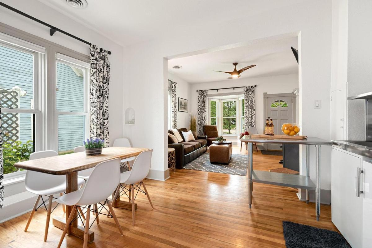 Lola House! Cozy Comfort, Prime Old Town Location - Housity