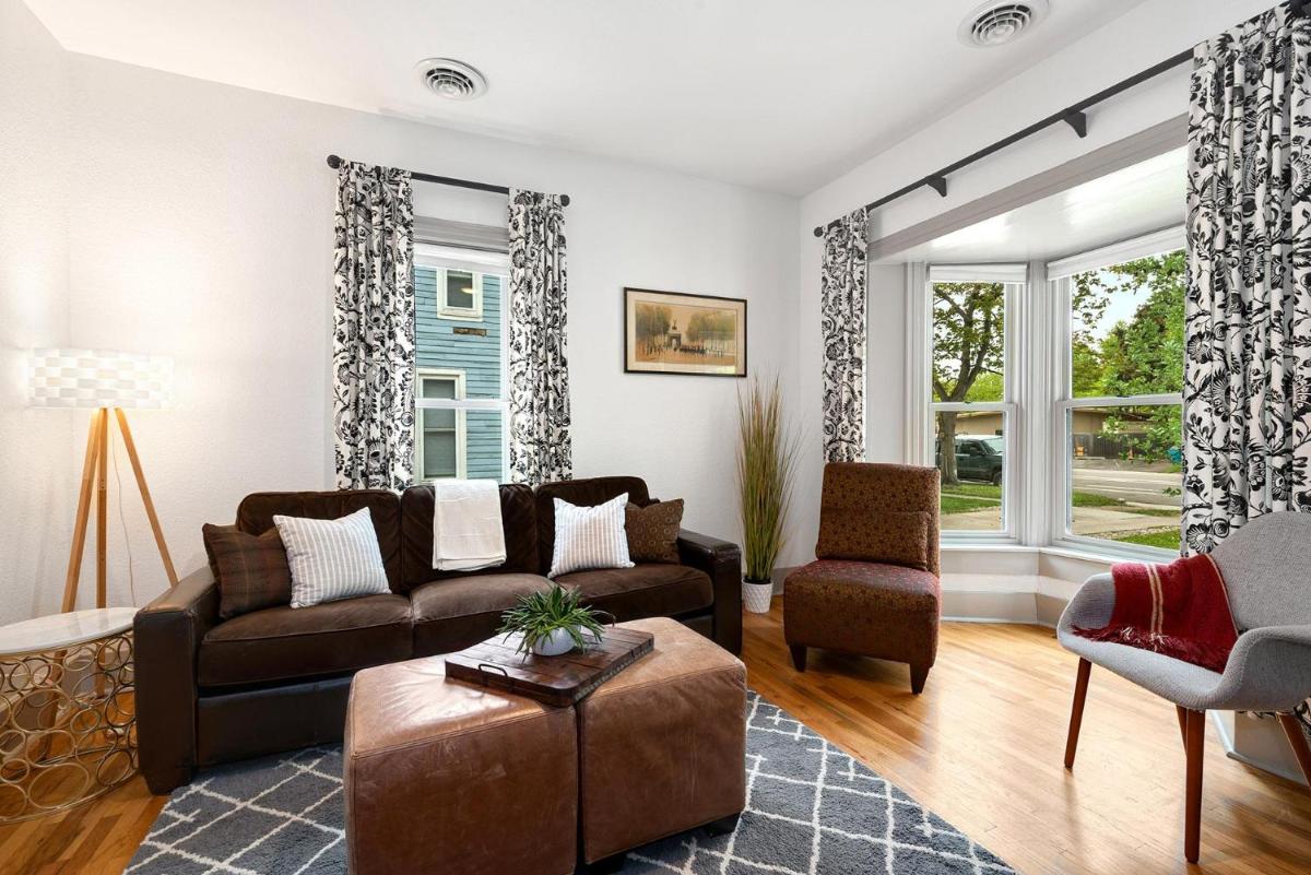 Lola House! Cozy Comfort, Prime Old Town Location - Housity