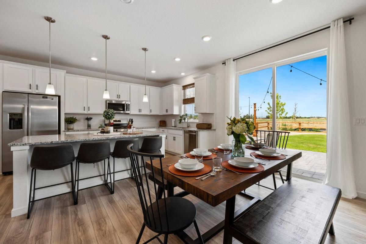 Spacious Home, Great Backyard with Mtn Sunset Views! - Housity