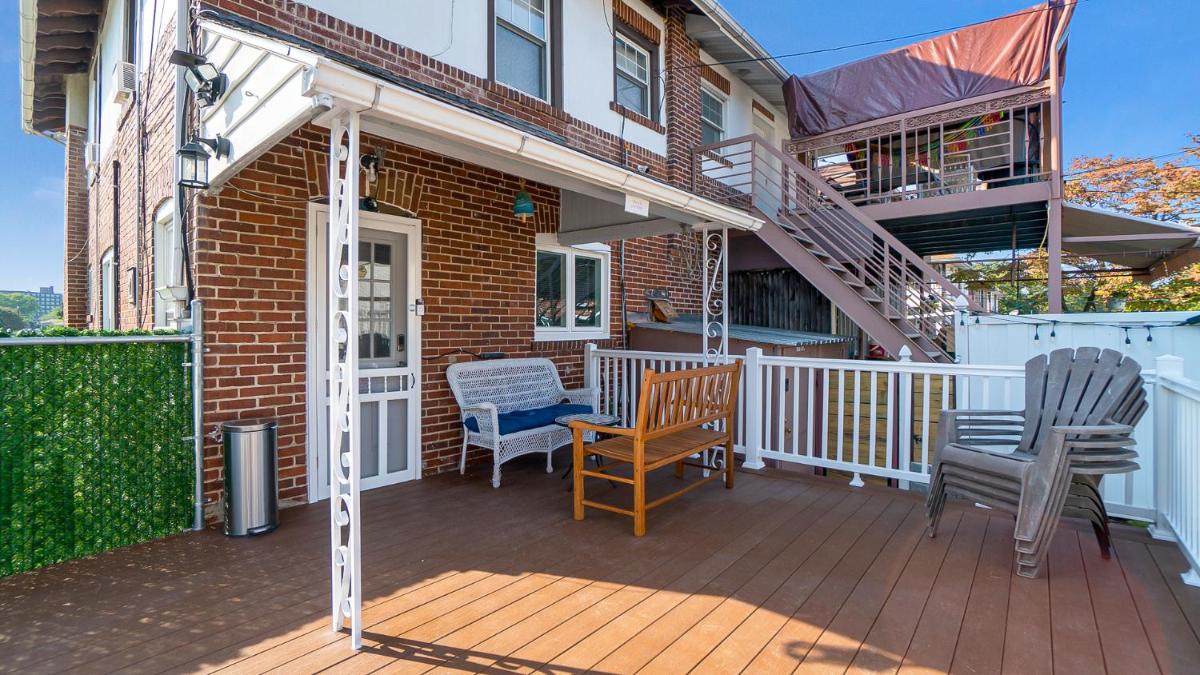 Allentown White House - Housity