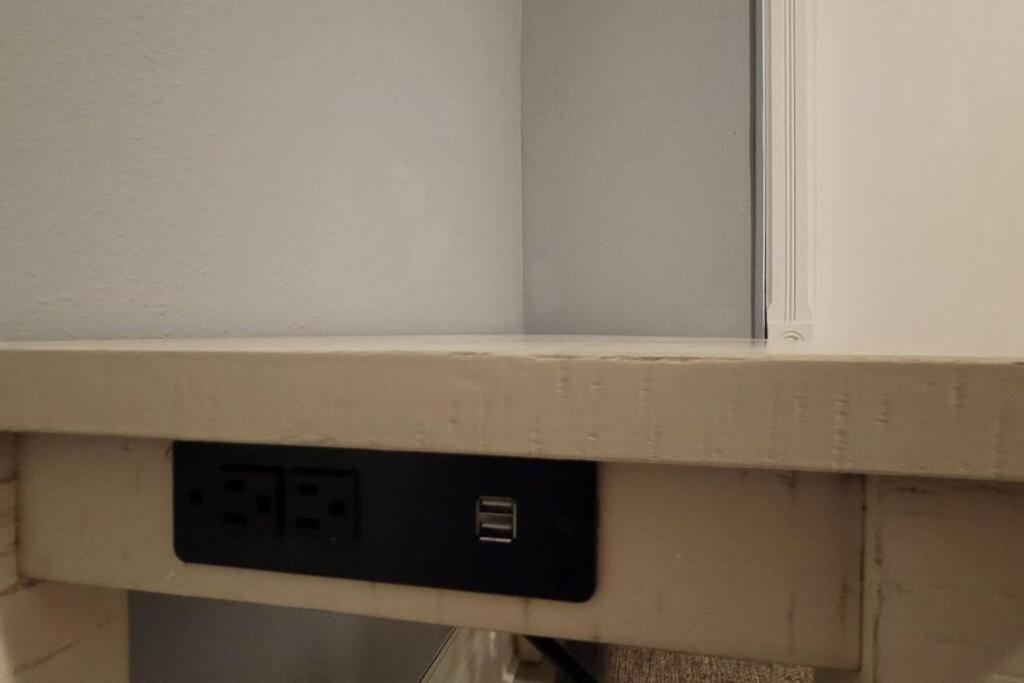 Retreat Suite 1 - Cozy Downtown Getaway - Housity