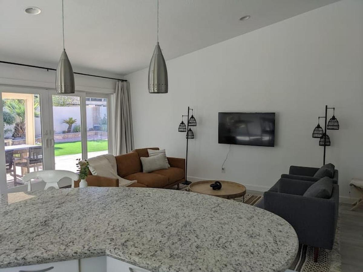 Heated Pool - Spacious, Cheerful Home 5br/3bath - Housity