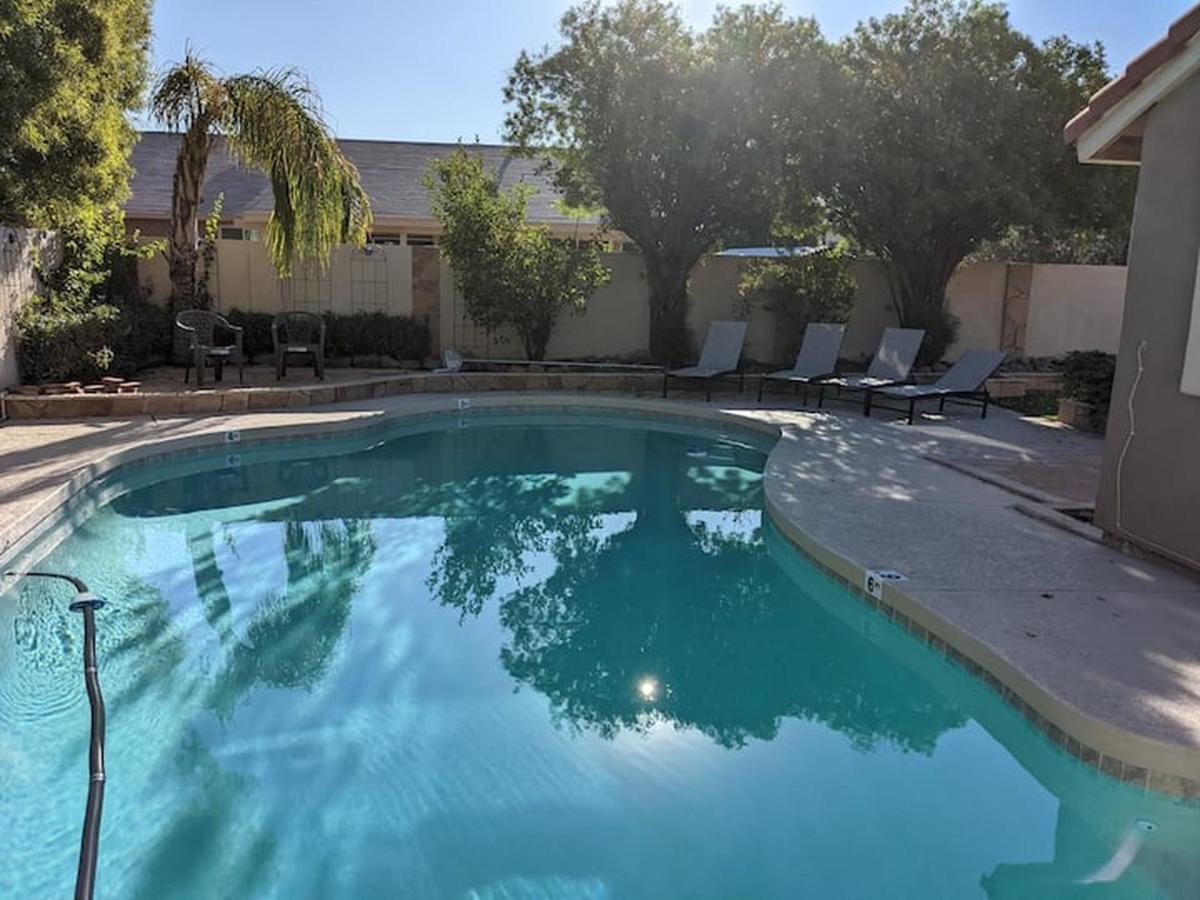Heated Pool - Spacious, Cheerful Home 5br/3bath - Housity
