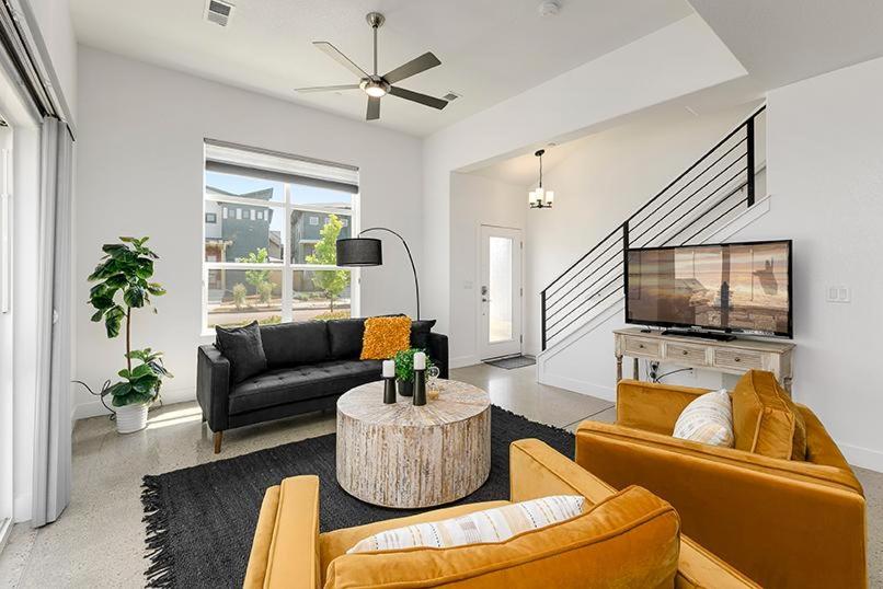 Gorgeous Townhome Steps from the Brewery District! - Housity
