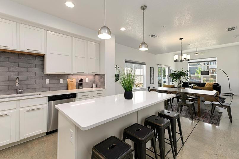 Gorgeous Townhome Steps from the Brewery District! - Housity