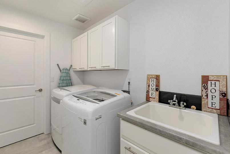 Gorgeous Townhome Steps from the Brewery District! - Housity