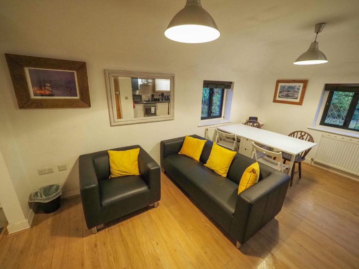 2 Ringles Place - Housity