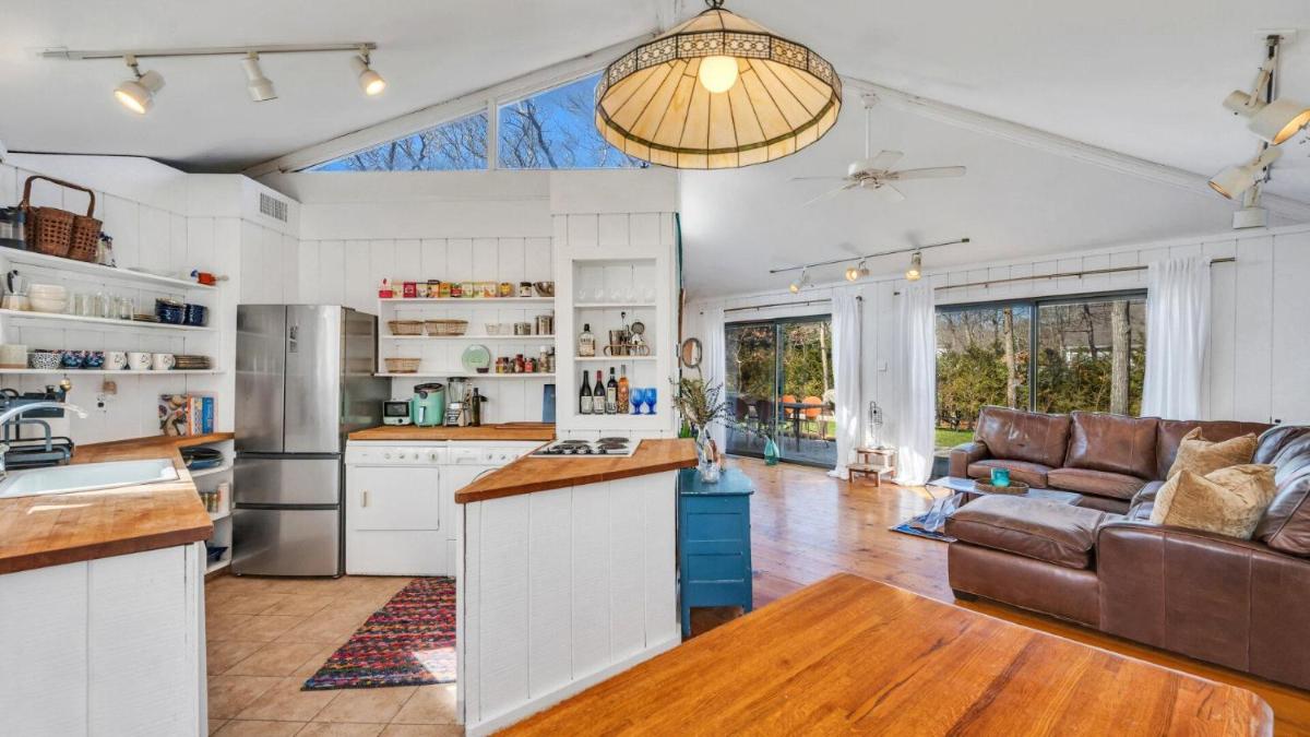 East Hampton Springs Haven - Housity