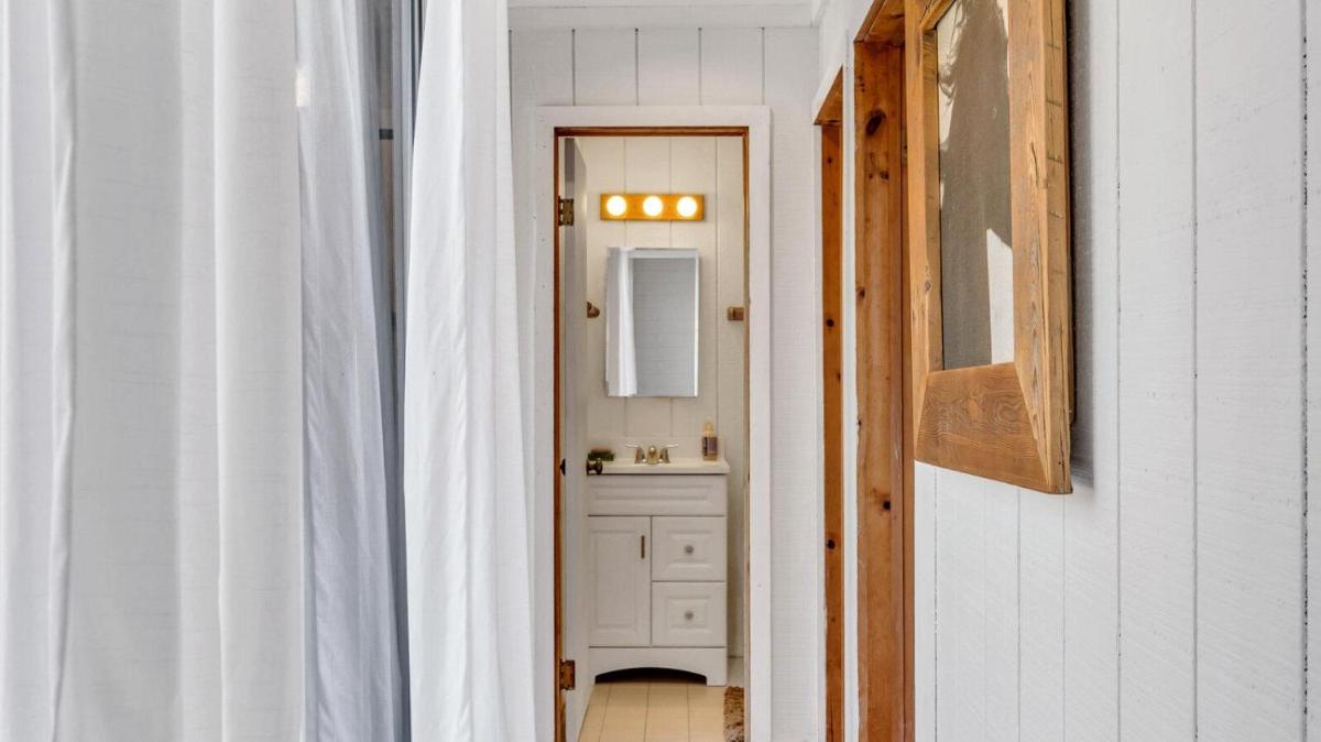 East Hampton Springs Haven - Housity