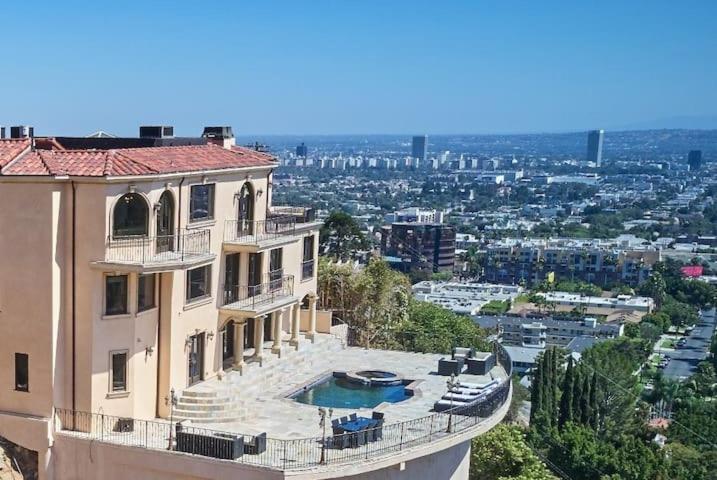Estate with pool - Housity
