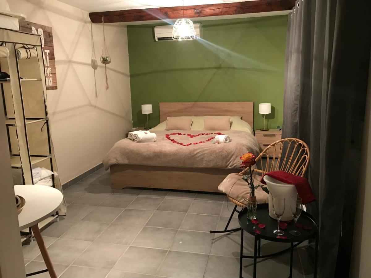 Grande chambre dans villa paisible avec grand jardin - Housity