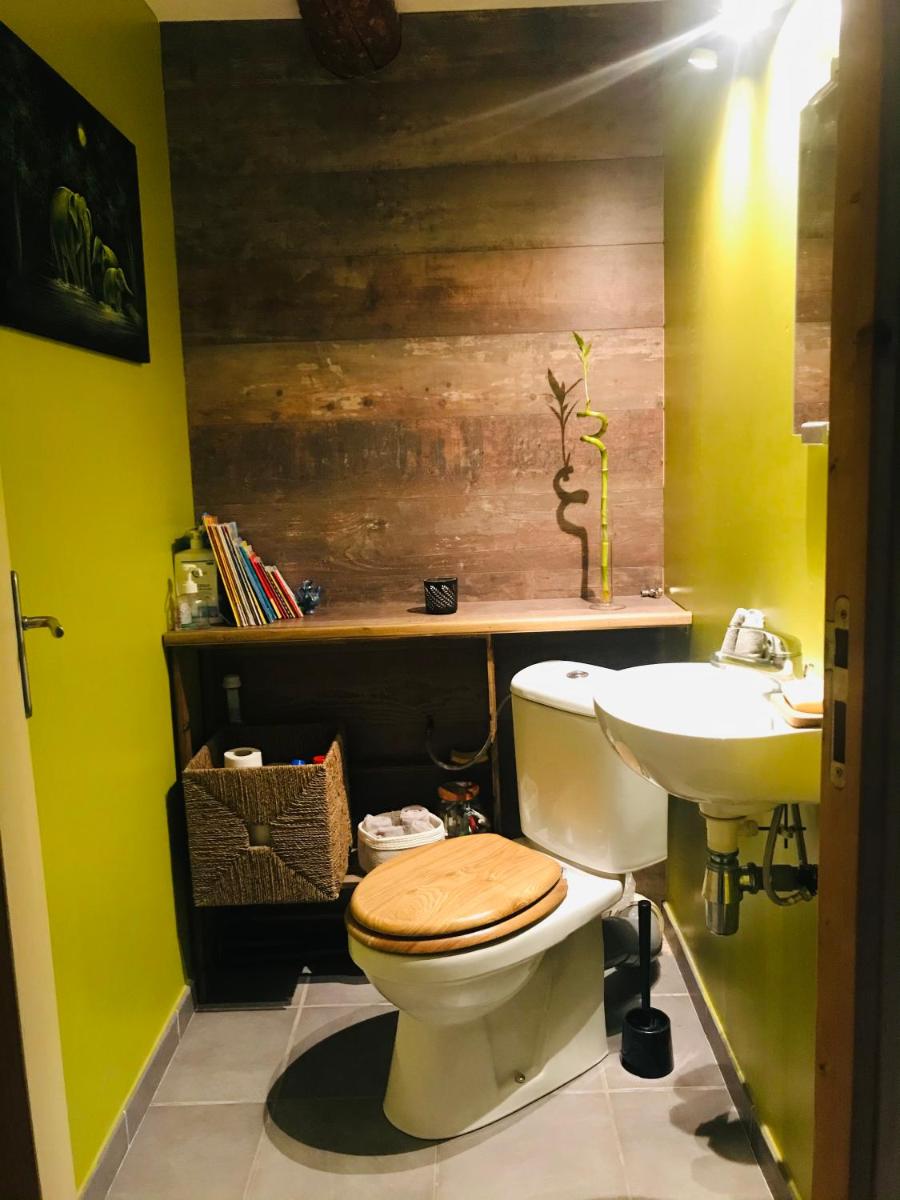 Grande chambre dans villa paisible avec grand jardin - Housity
