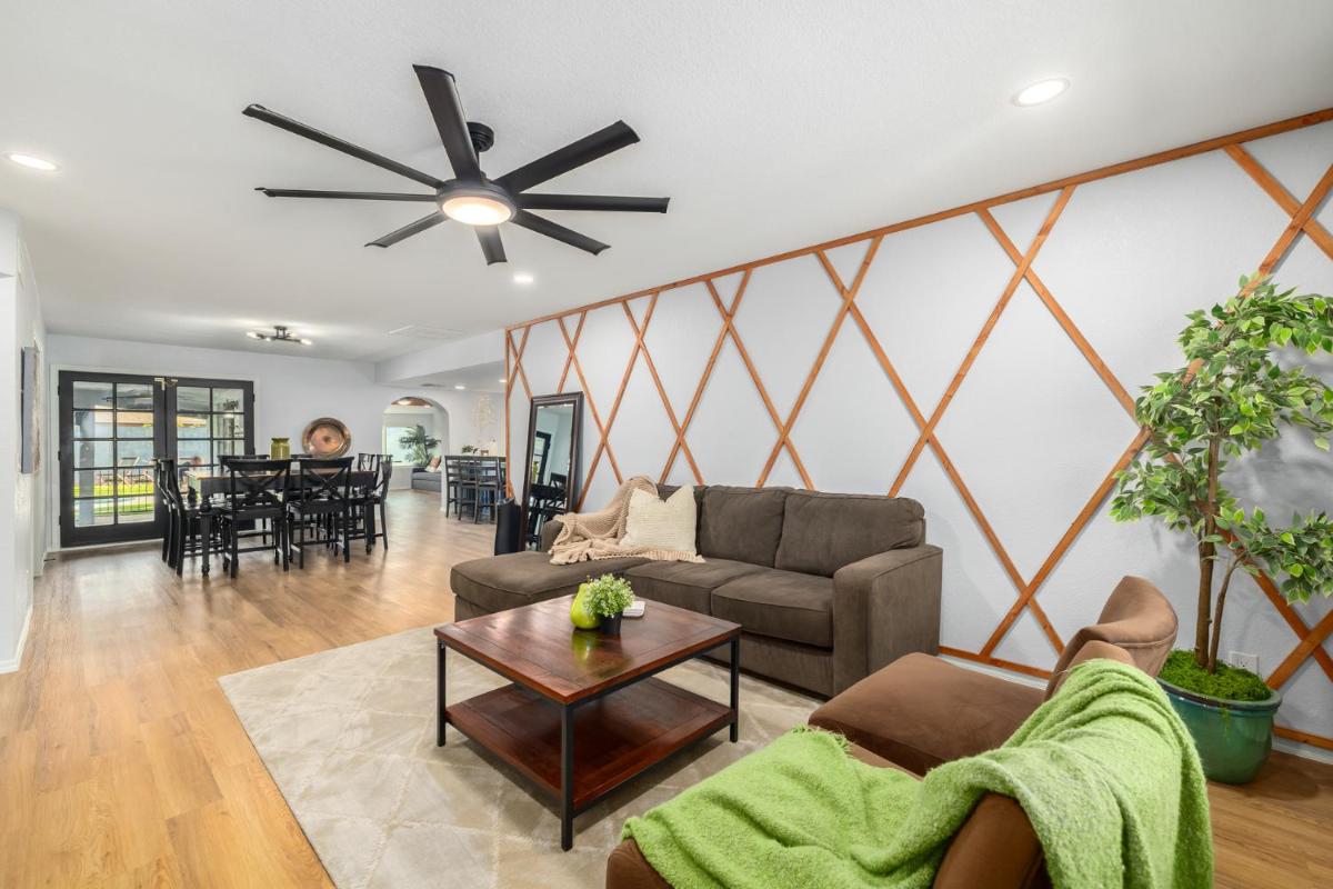 The Glade Luxury Home for Sun and Fun - Housity