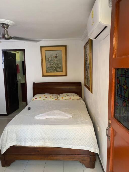 Habitación independiente cerca al Aereopuerto - Housity