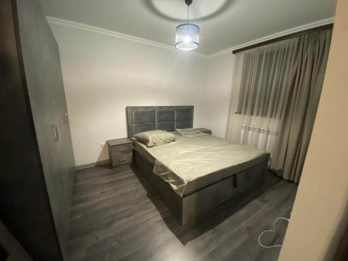 2 Cosy Apartment in townhouse near Airport EVN - Housity