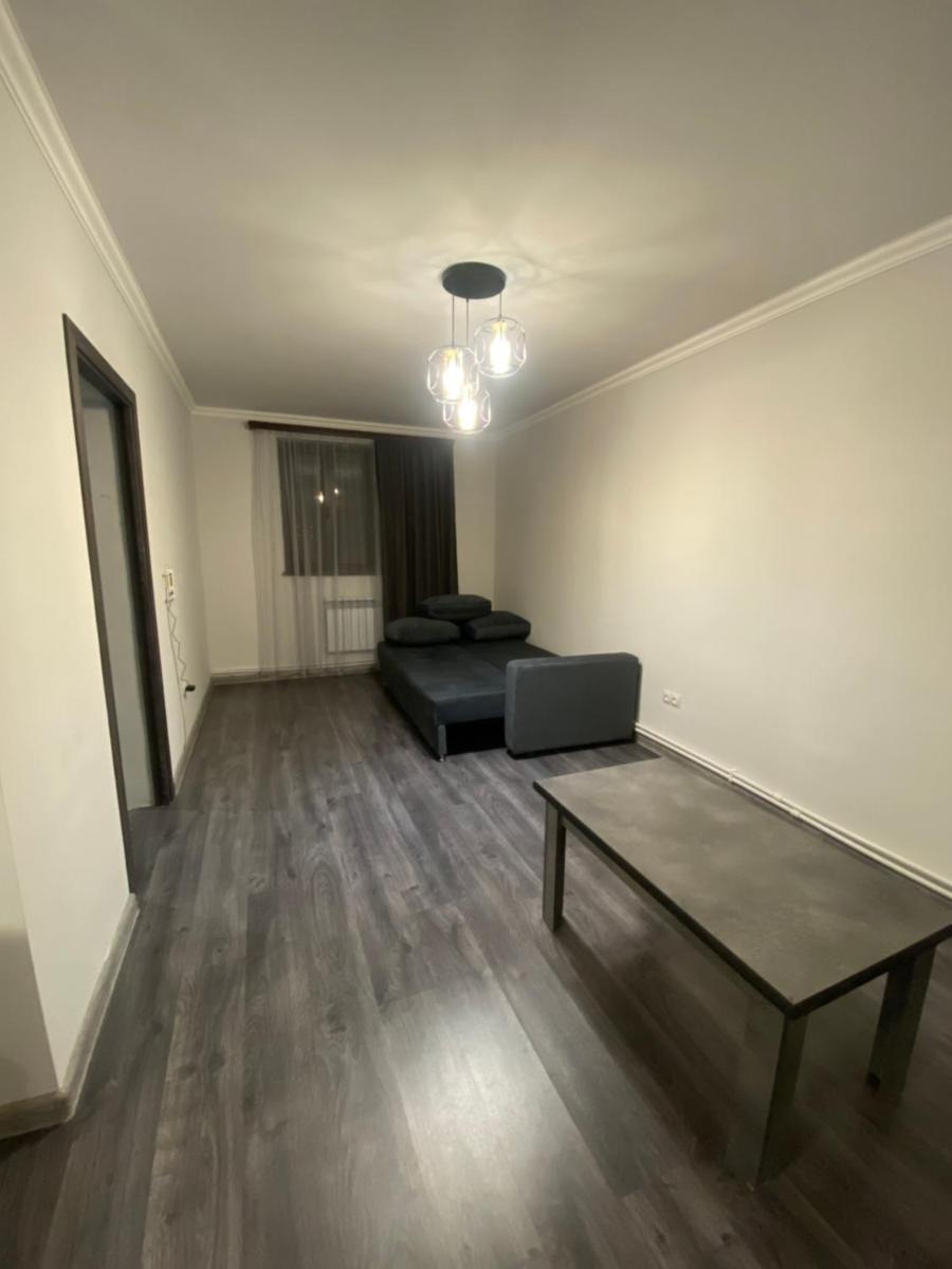 2 Cosy Apartment in townhouse near Airport EVN - Housity