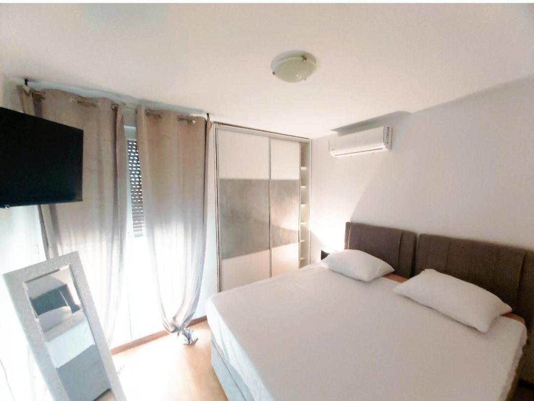 Suitetrails - Beautiful Beach Apartment