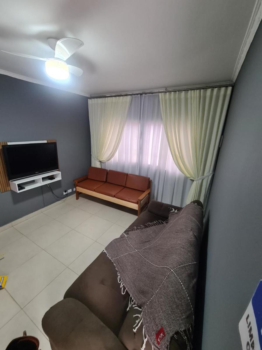 Casa grande e confortável até 16 pessoas com churrasqueira e garagem para 8 carros - Housity