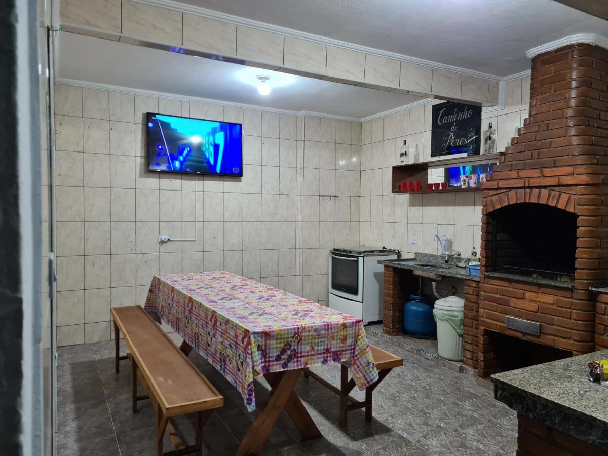 Casa grande e confortável até 16 pessoas com churrasqueira e garagem para 8 carros - Housity