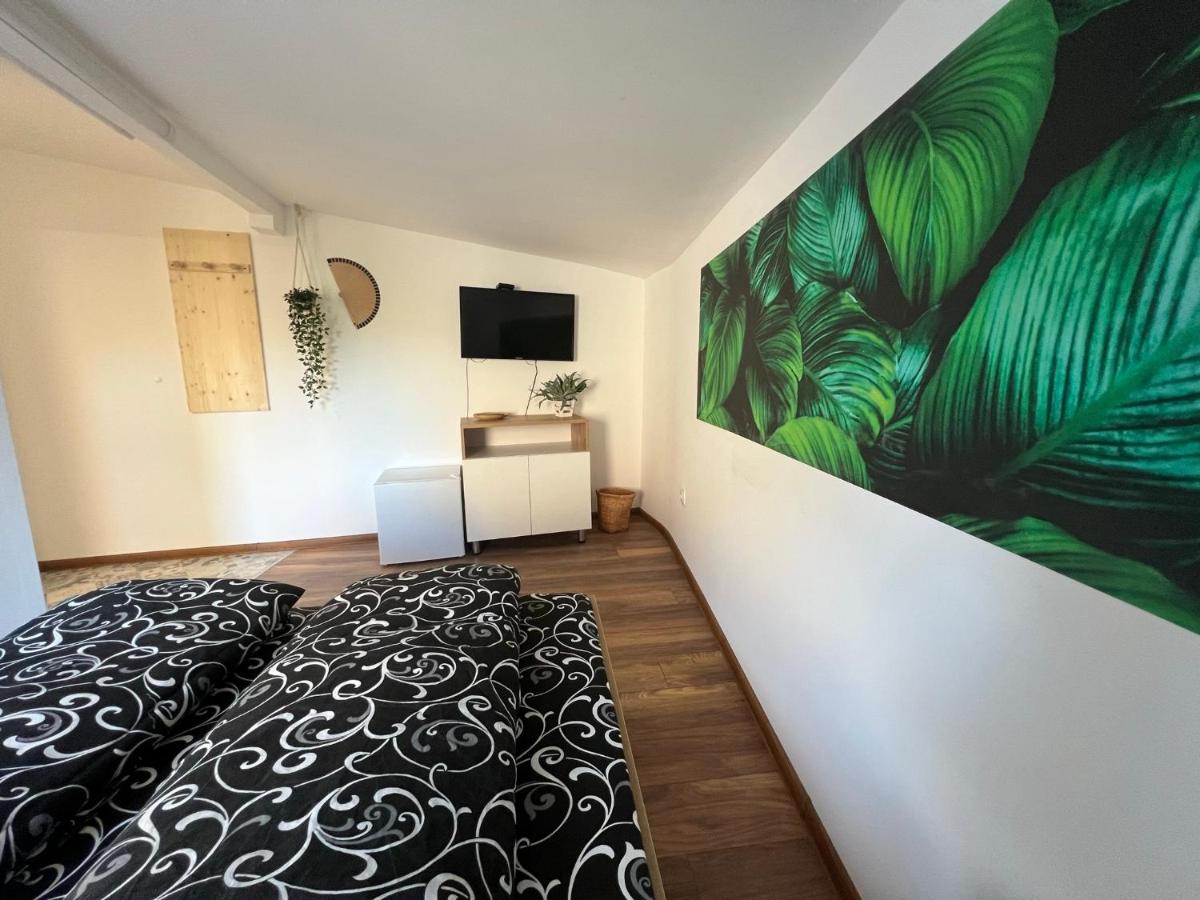 The rainbow 7 - Housity