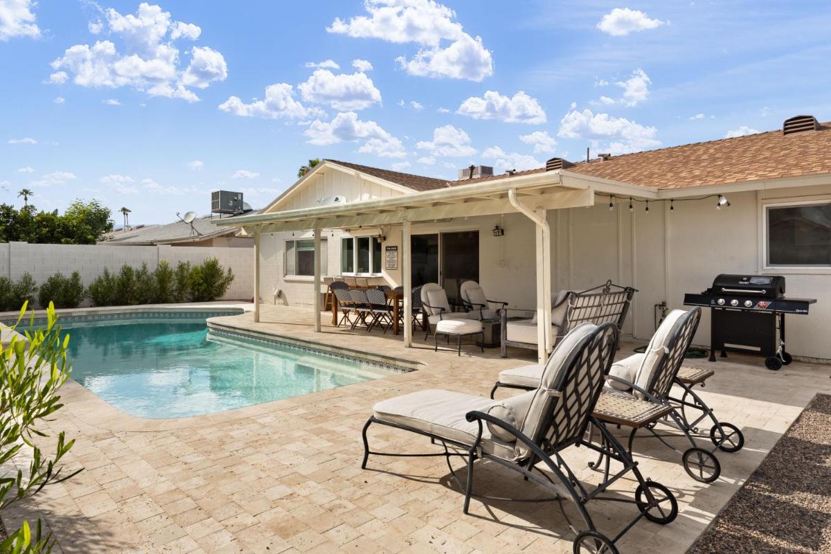 South Scottsdale w/ Chef's Kitchen & Golf Nearby!! - Housity