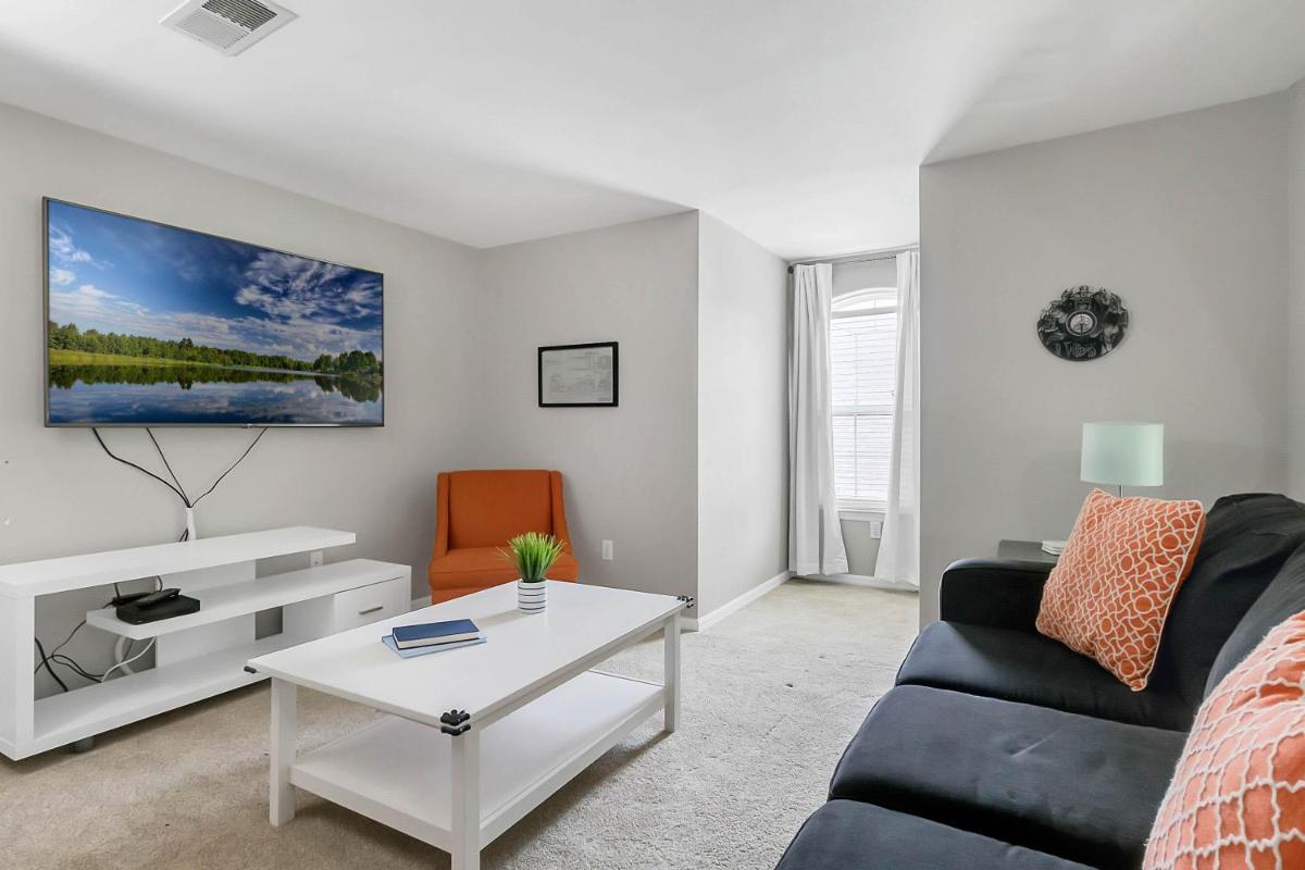 Cozy Apartment Only Miles From Disney Community Pool And Jacuzzii - Housity