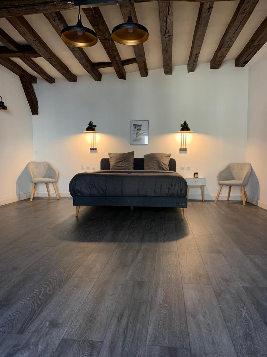 The Grey House - Housity