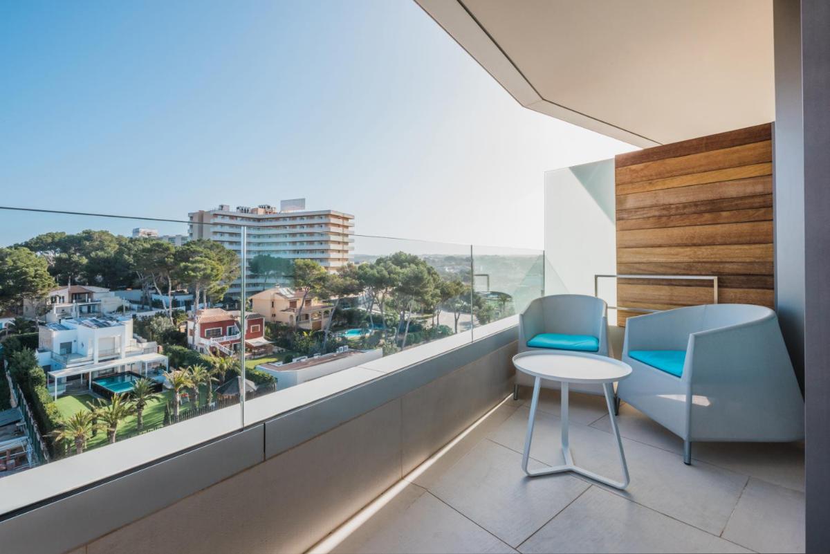 Un balcón o terraza de Iberostar Selection Llaut Palma- Adults Only