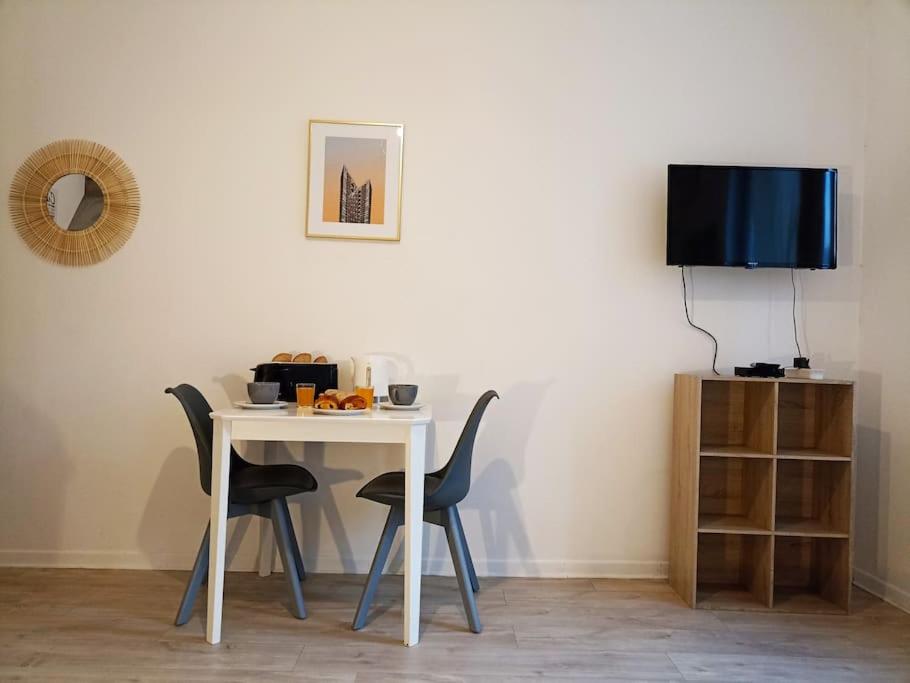 Charmant T2 - chambre séparée - parking gratuit - Housity
