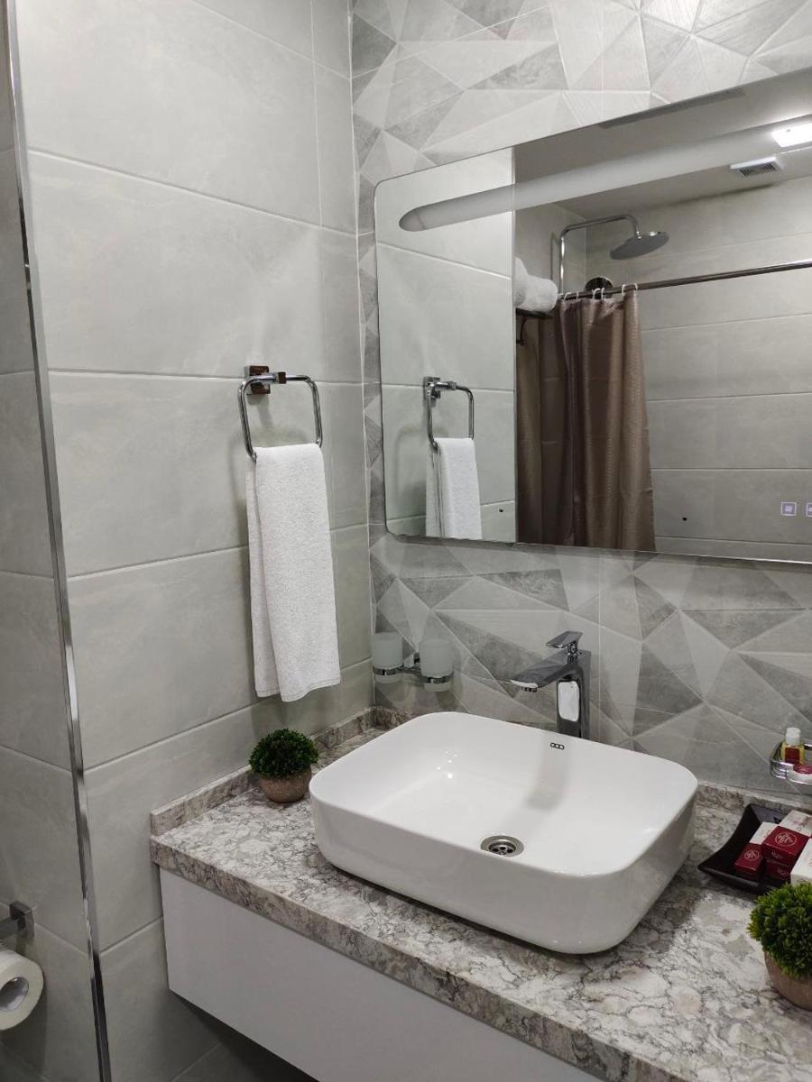 Le Grande Plaza Hotel - Housity