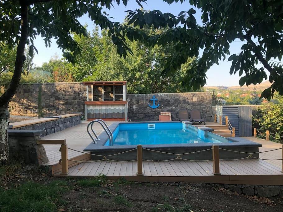 Cheerful 3-bedroom villa with pool - Housity