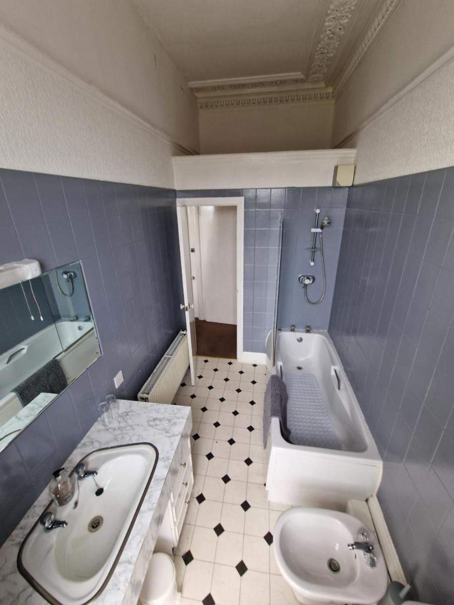 Highlander Hotel - Housity