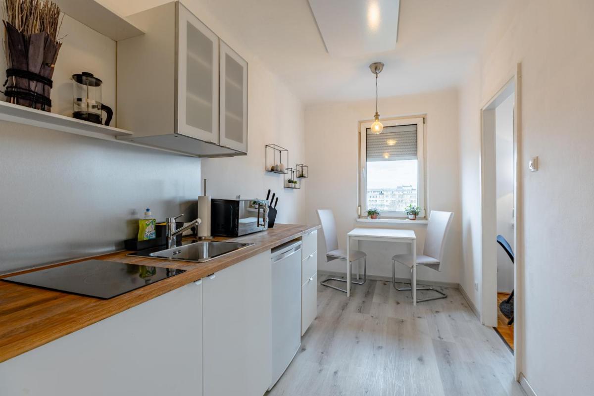 New with a View - Modern Studio - Housity