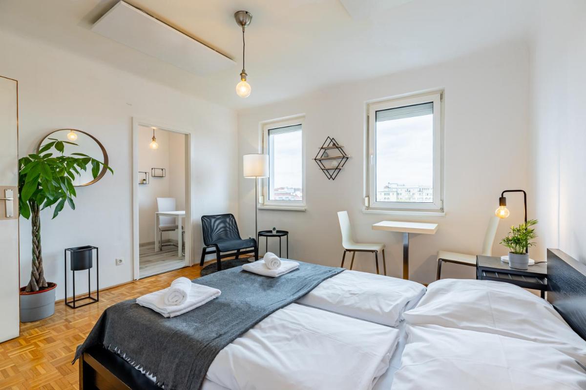 New with a View - Modern Studio - Housity