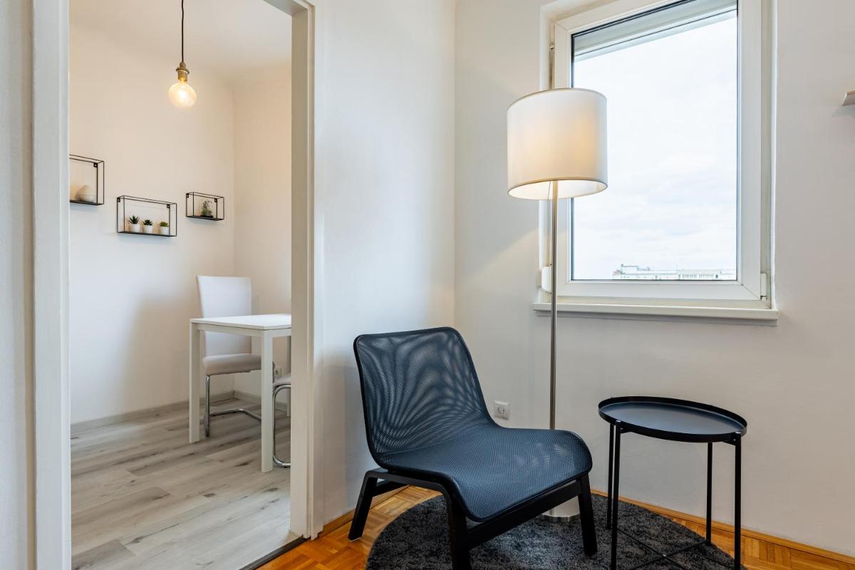 New with a View - Modern Studio - Housity